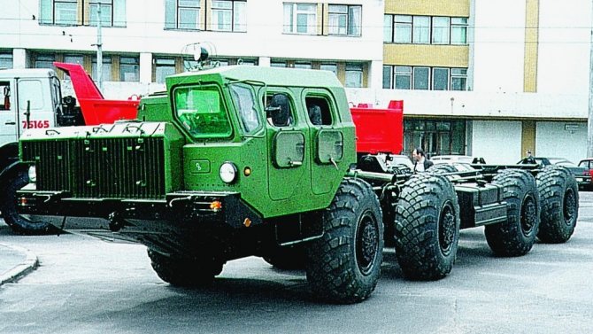 Готовое спецшасси МАЗ-543М на территории Минского автозавода