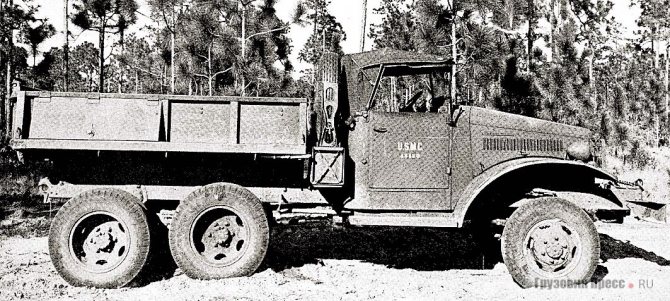 Короткобазный International M-5H-6 с металлическим самосвальным кузовом. 1942 г.