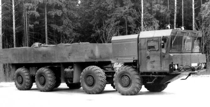 Опытный грузовик МАЗ-7930 с цельнометаллическим кузовом (из архива НИИЦ АТ)